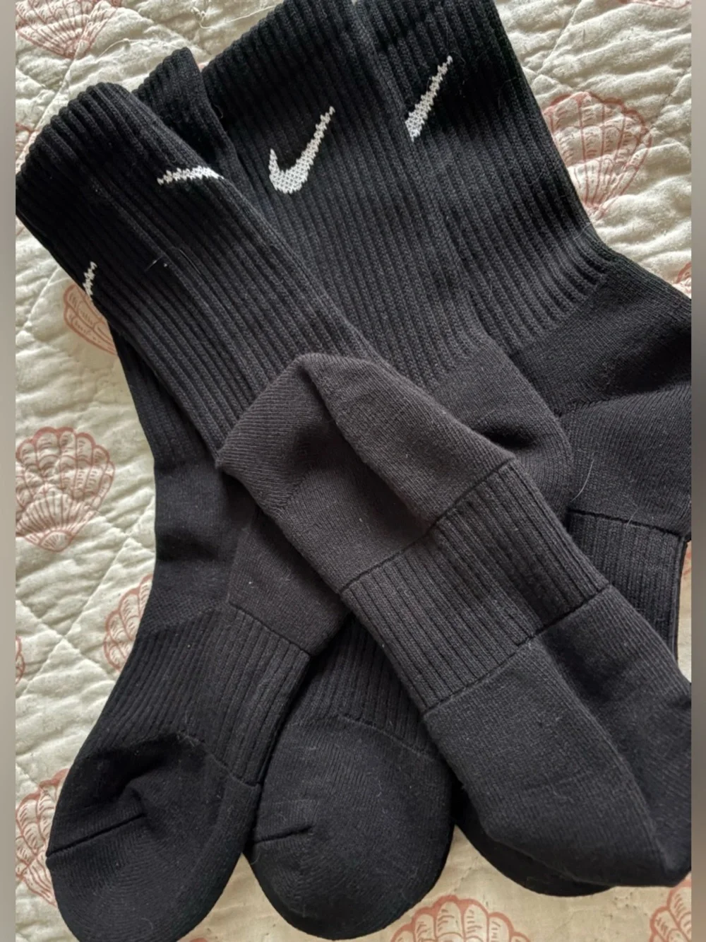 NWOT Men’s medium Nike Black Crew Athletic Socks with White Swoosh - 3 Pack